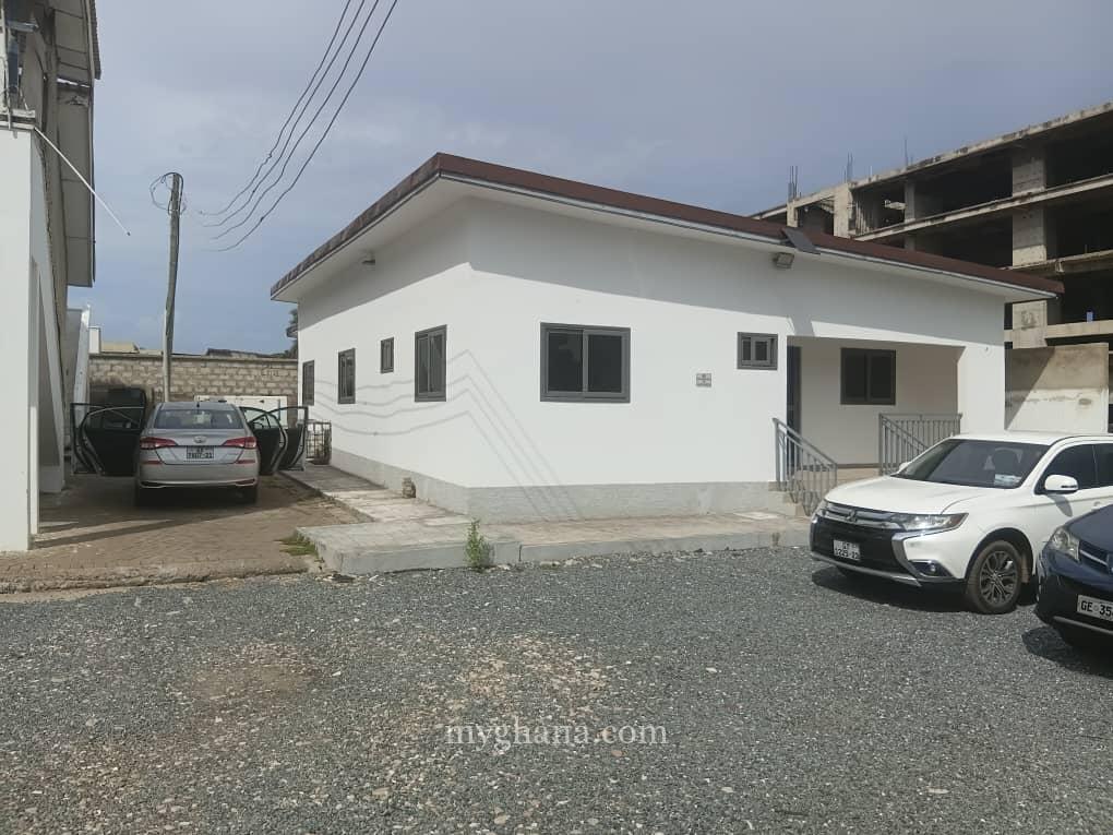 Office facility to let at Osu near the castle / Ministries, Accra