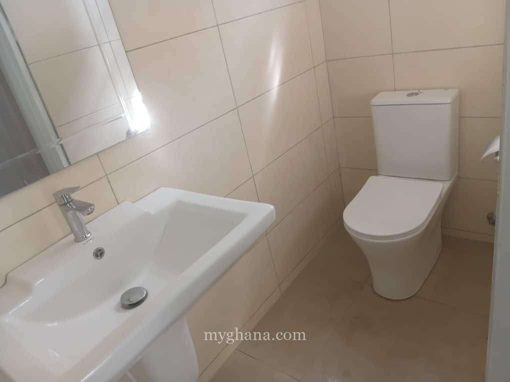 Office facility to let at Osu near the castle / Ministries, Accra