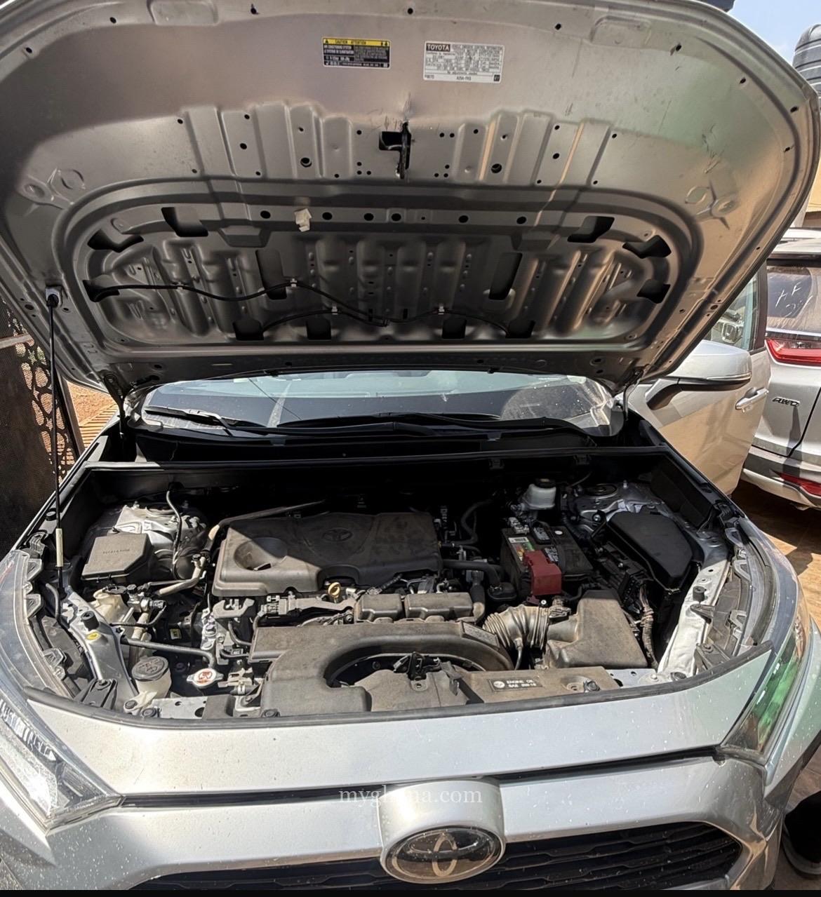 Toyota Rav 4-XLE Premium