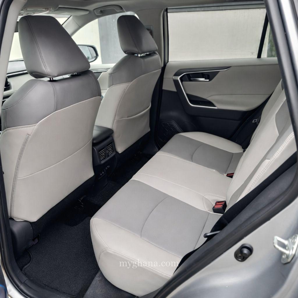 Toyota Rav 4-XLE Premium