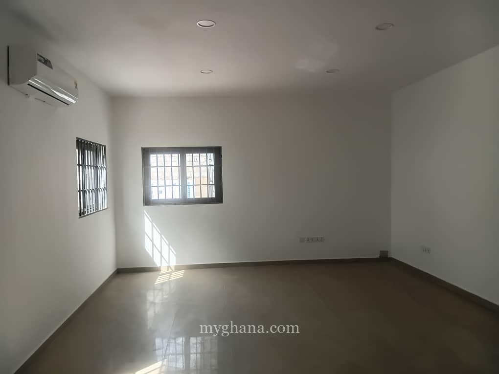 Office facility to let at Osu near the castle / Ministries, Accra