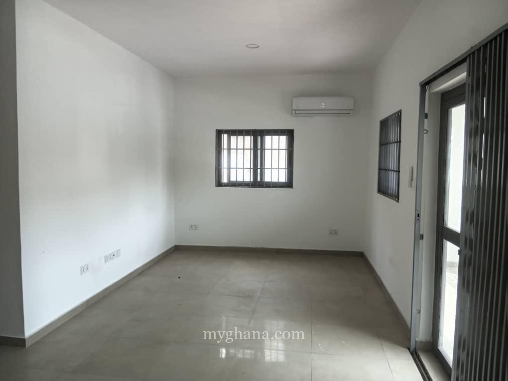 Office facility to let at Osu near the castle / Ministries, Accra
