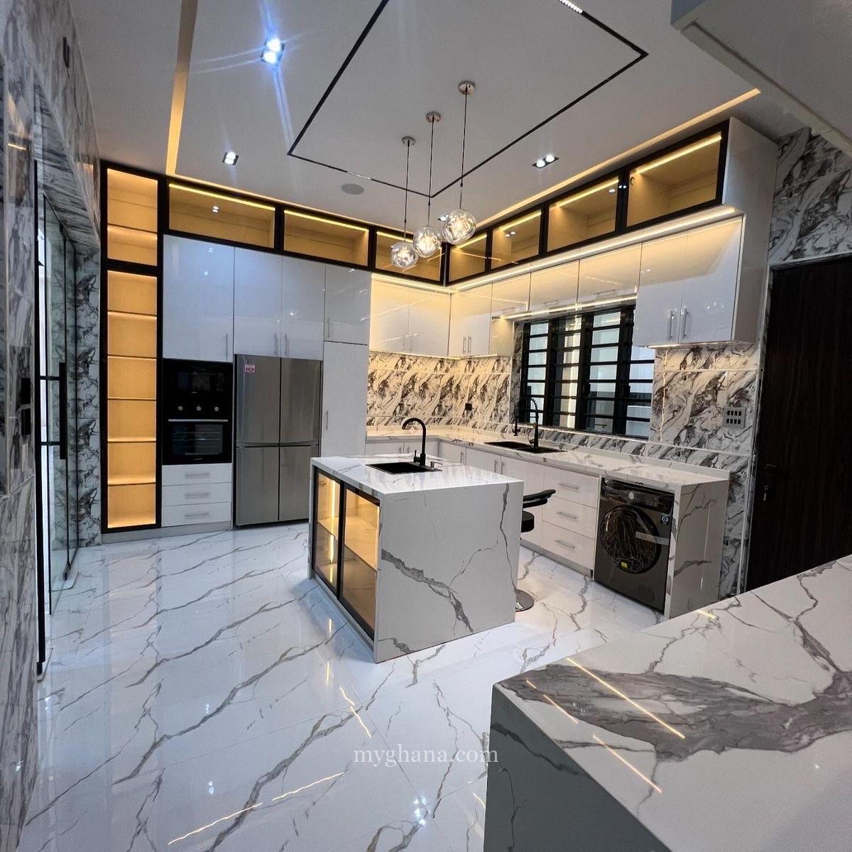 Kitchen cabinet