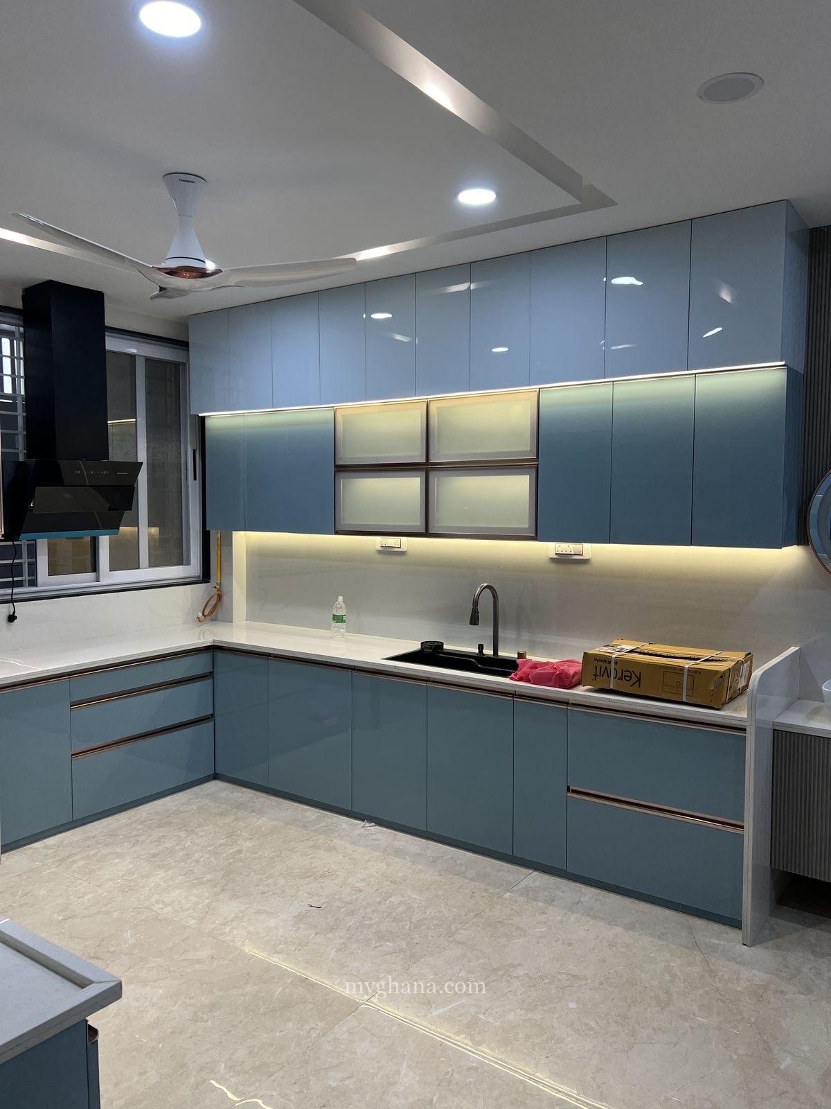 Kitchen cabinet