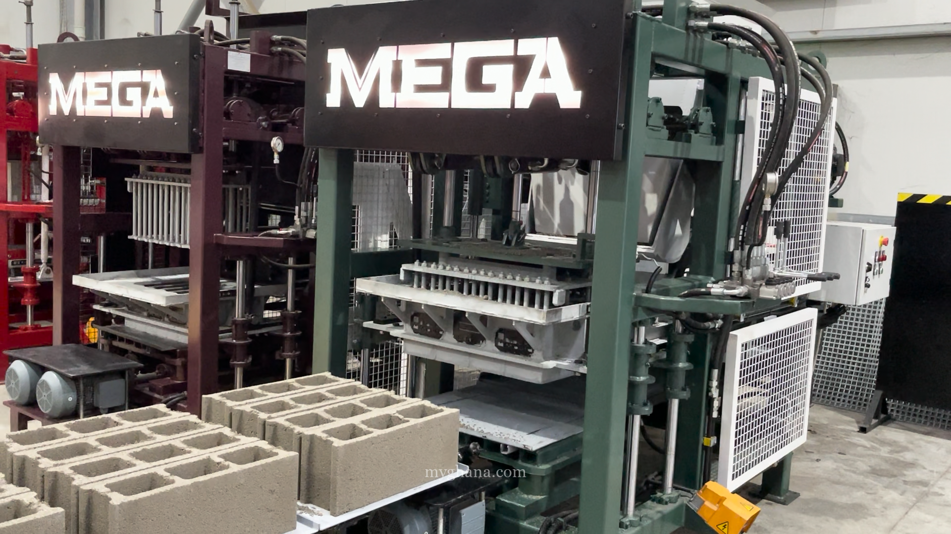 CONCRETE BLOCK AND PAVING BLOCK MACH