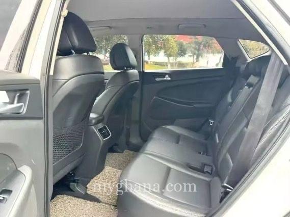 2018 Hyundai Tucson 1.6T automatic only buying & shipping