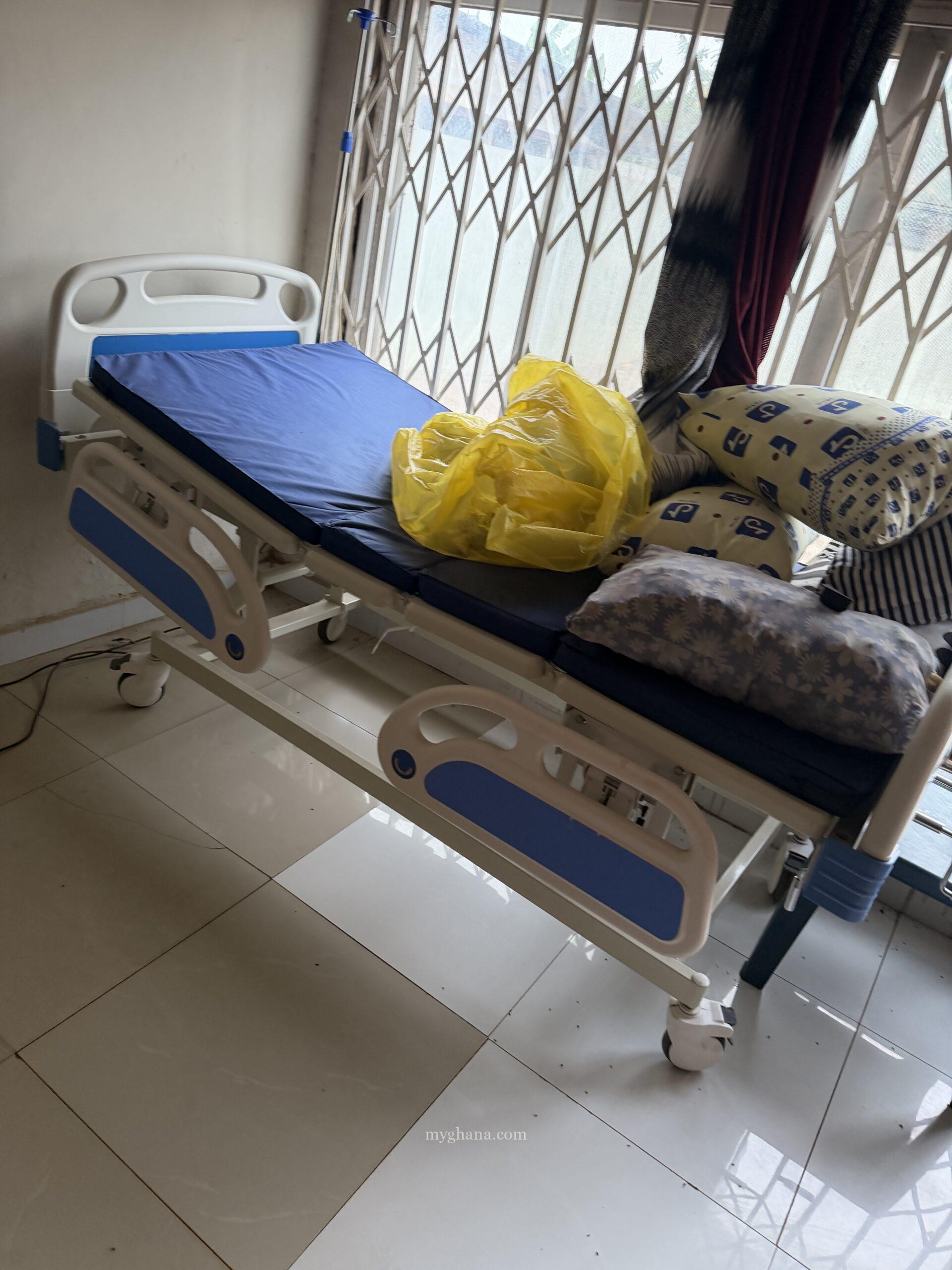 Hospital bed +matress