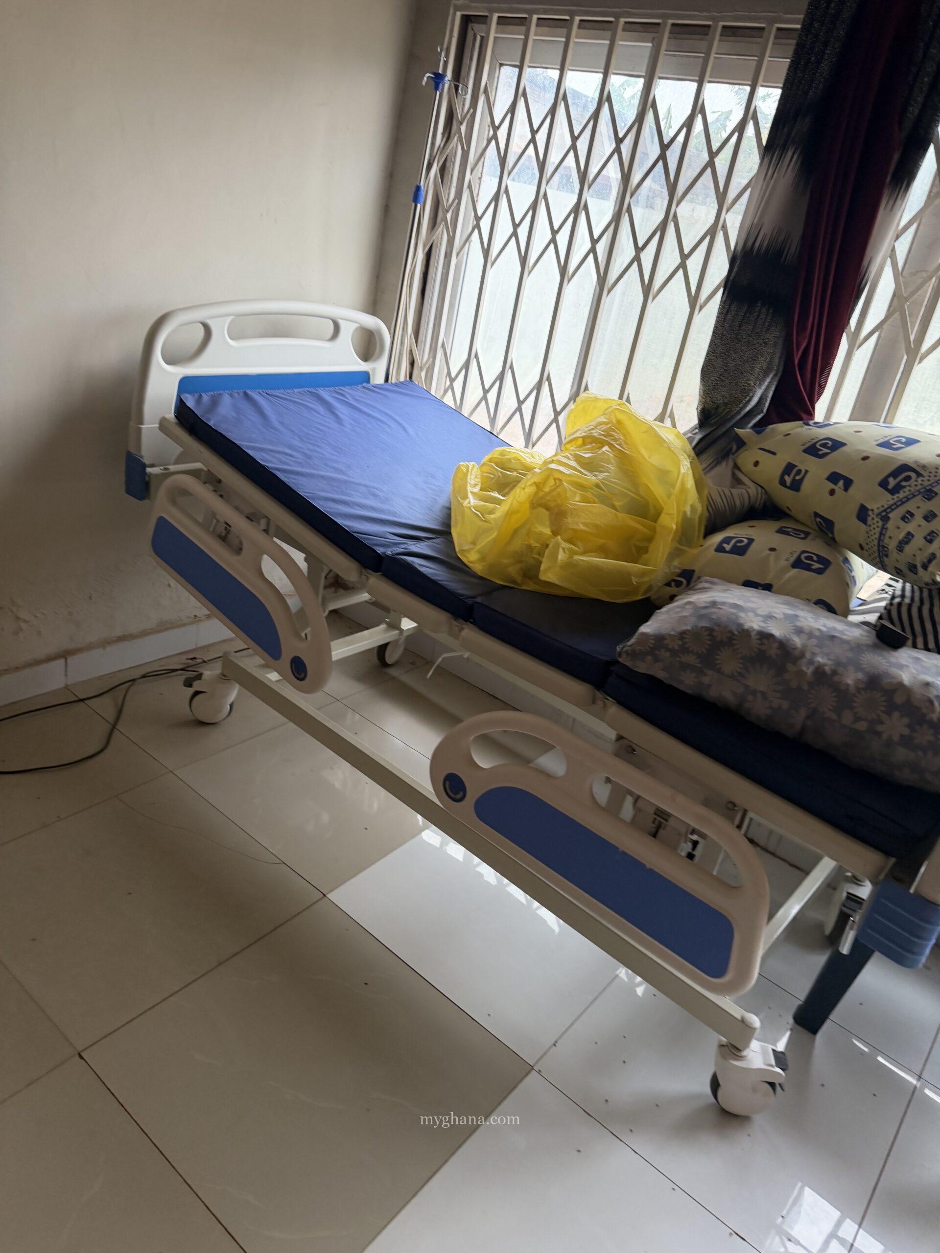 Hospital bed +matress