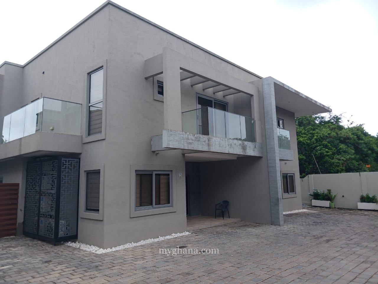4 bed townhouse to let at Cantonments near the Fiesta Residence, Accra