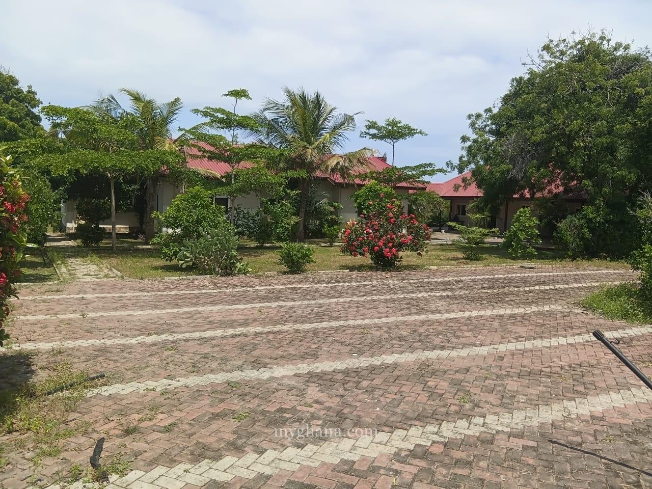 6 bedroom furnished house with large garden and trees to let at New Ningo