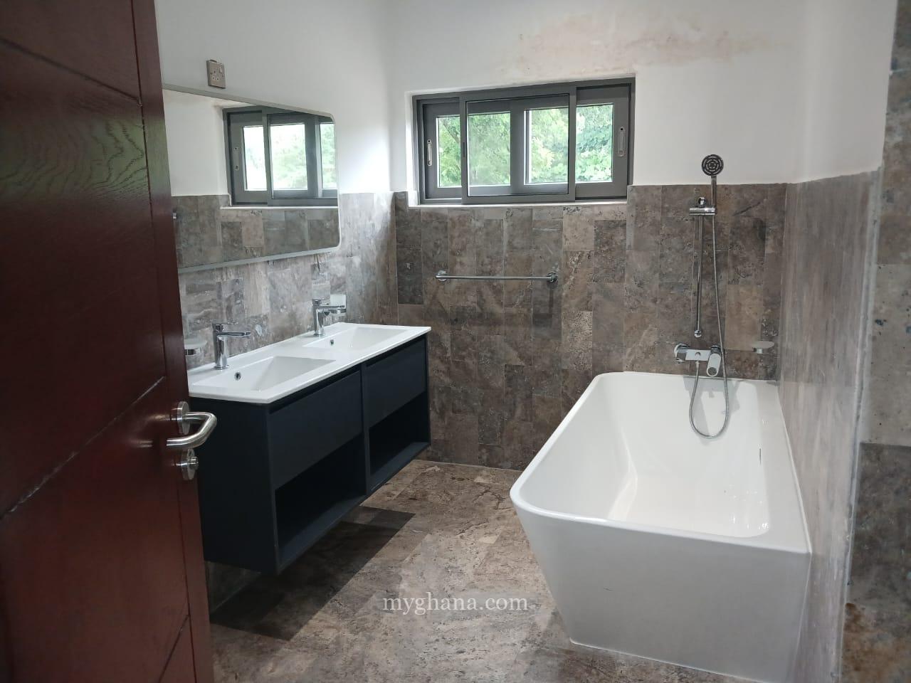 4 bed townhouse to let at Cantonments near the Fiesta Residence, Accra