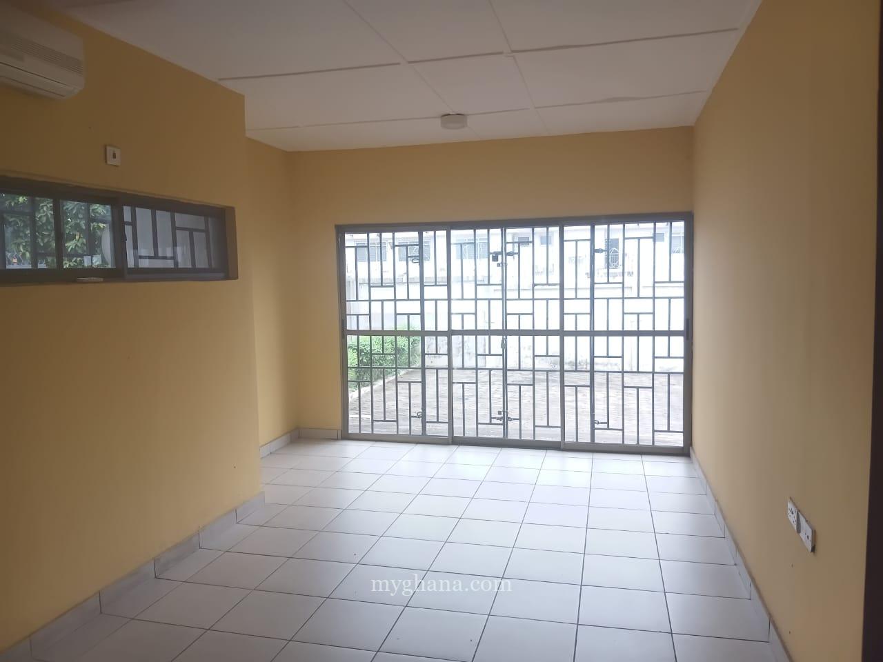 3 bedroom house with large garden and trees to let at Dzorwulu near bedmate