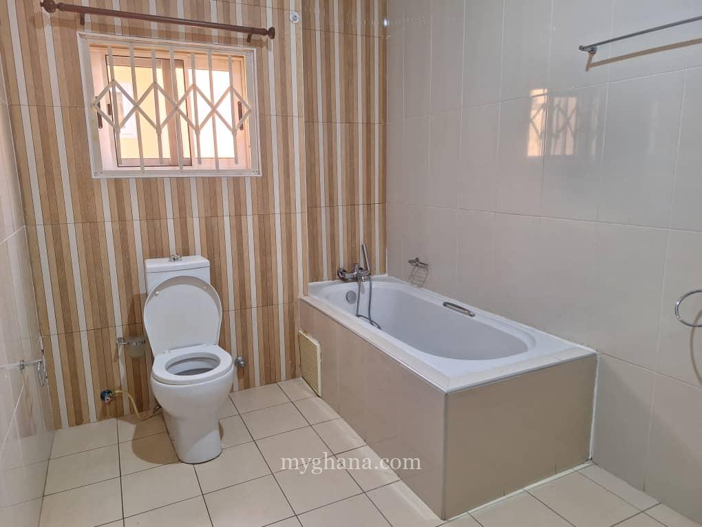 5 bedroom townhouse to let at Cantonments near GIS, Accra