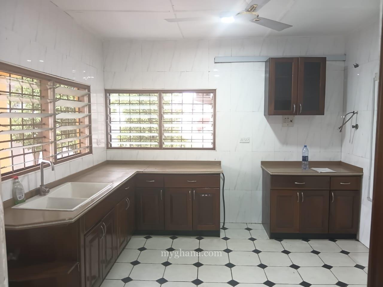 3 bedroom house with large garden and trees to let at Dzorwulu near bedmate
