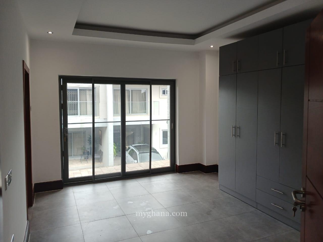 4 bed townhouse to let at Cantonments near the Fiesta Residence, Accra