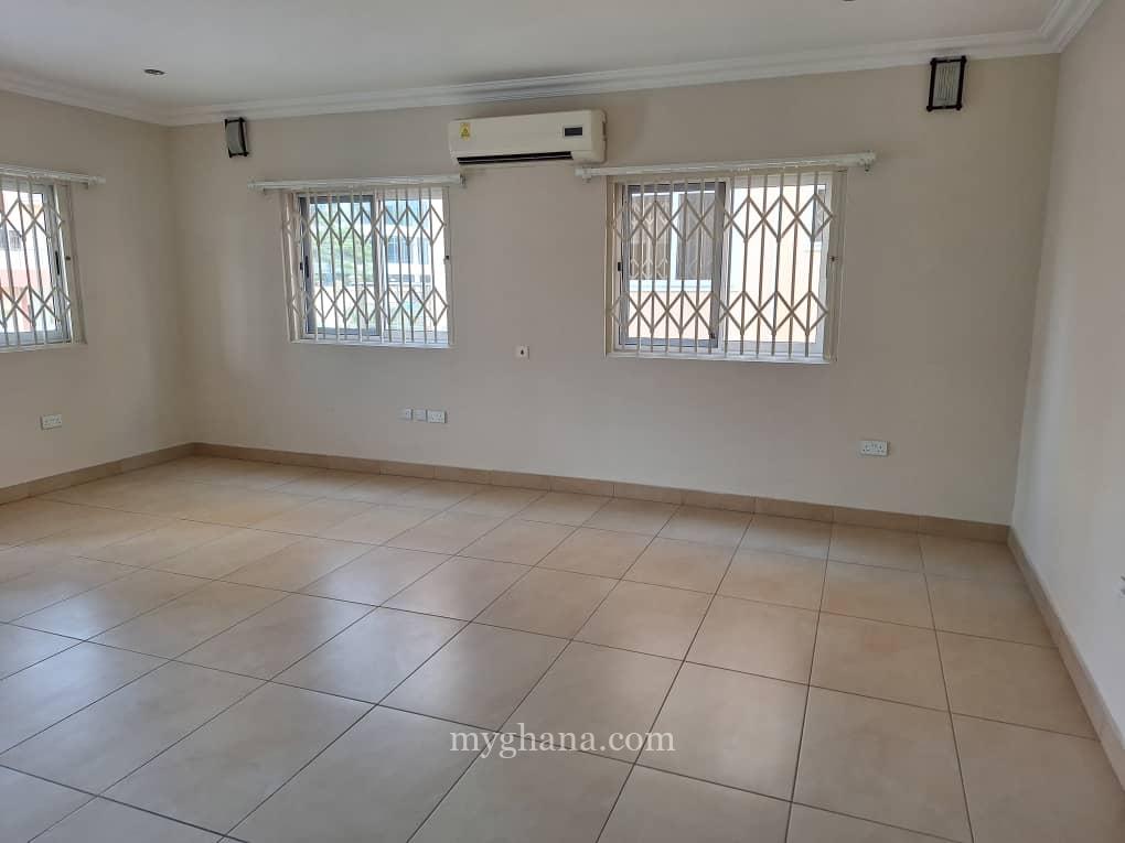 5 bedroom townhouse to let at Cantonments near GIS, Accra
