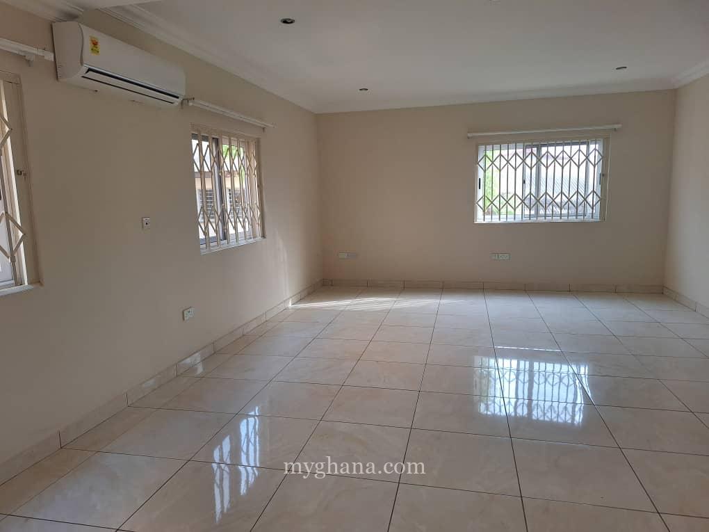 5 bedroom townhouse to let at Cantonments near GIS, Accra