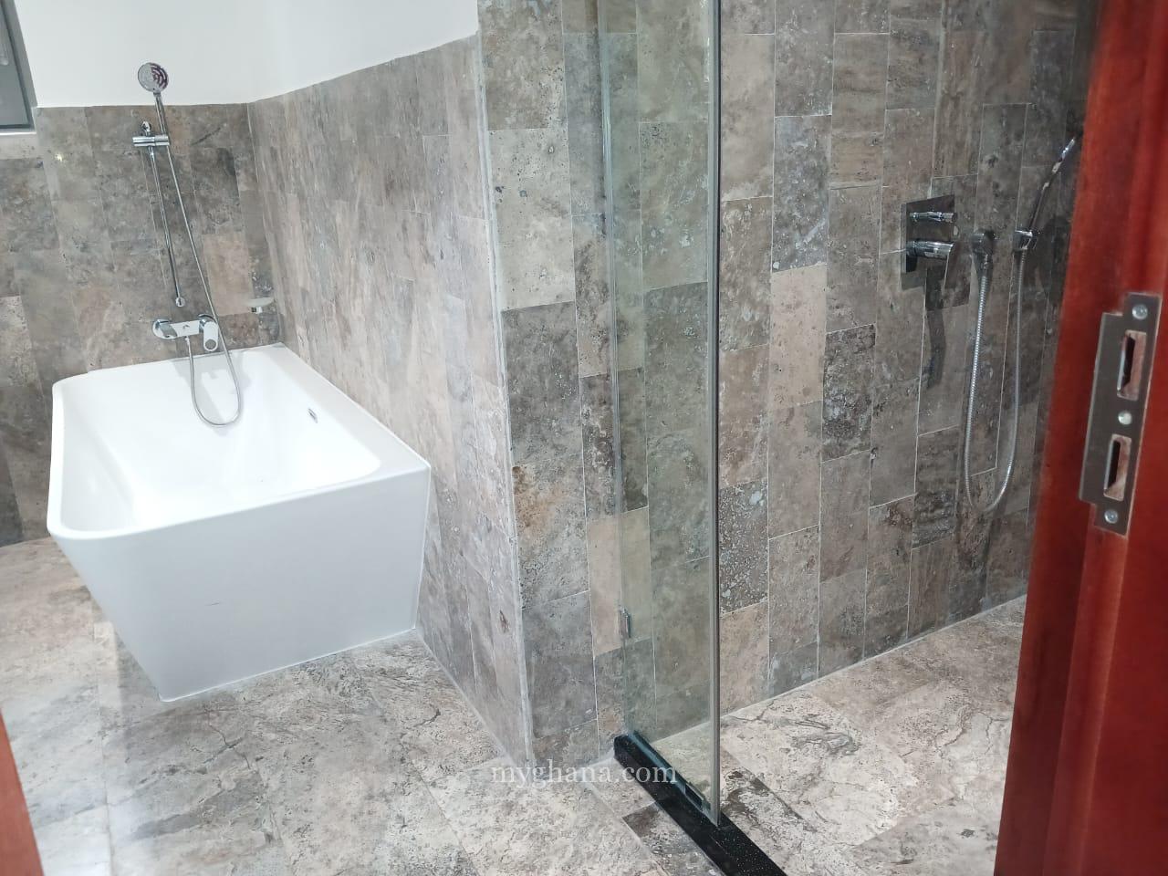 4 bed townhouse to let at Cantonments near the Fiesta Residence, Accra