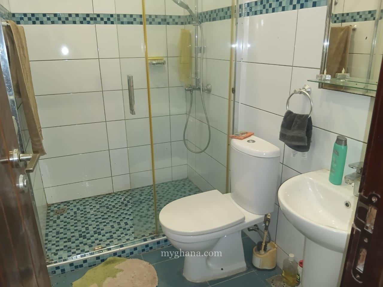 6 bedroom furnished house with large garden and trees to let at New Ningo