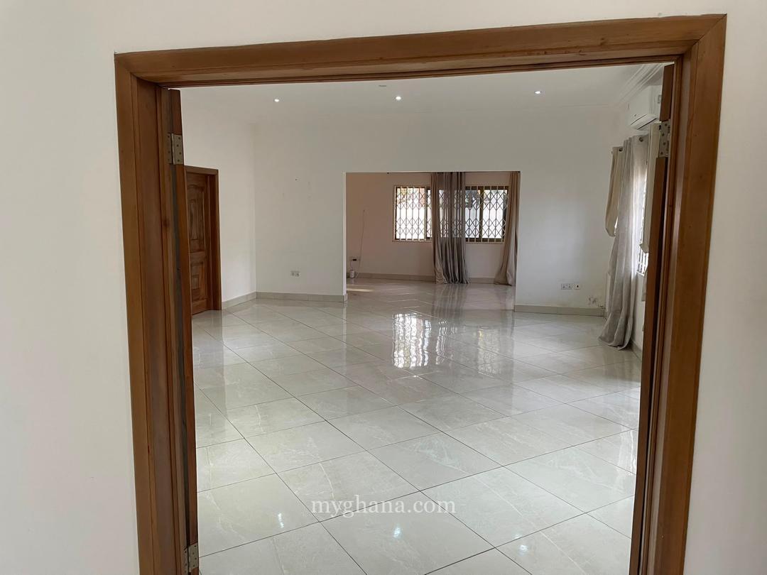 Three bedroom house with a pool and garden to let at East Legon, Accra