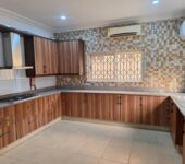 5 bedroom townhouse to let at Cantonments near GIS, Accra