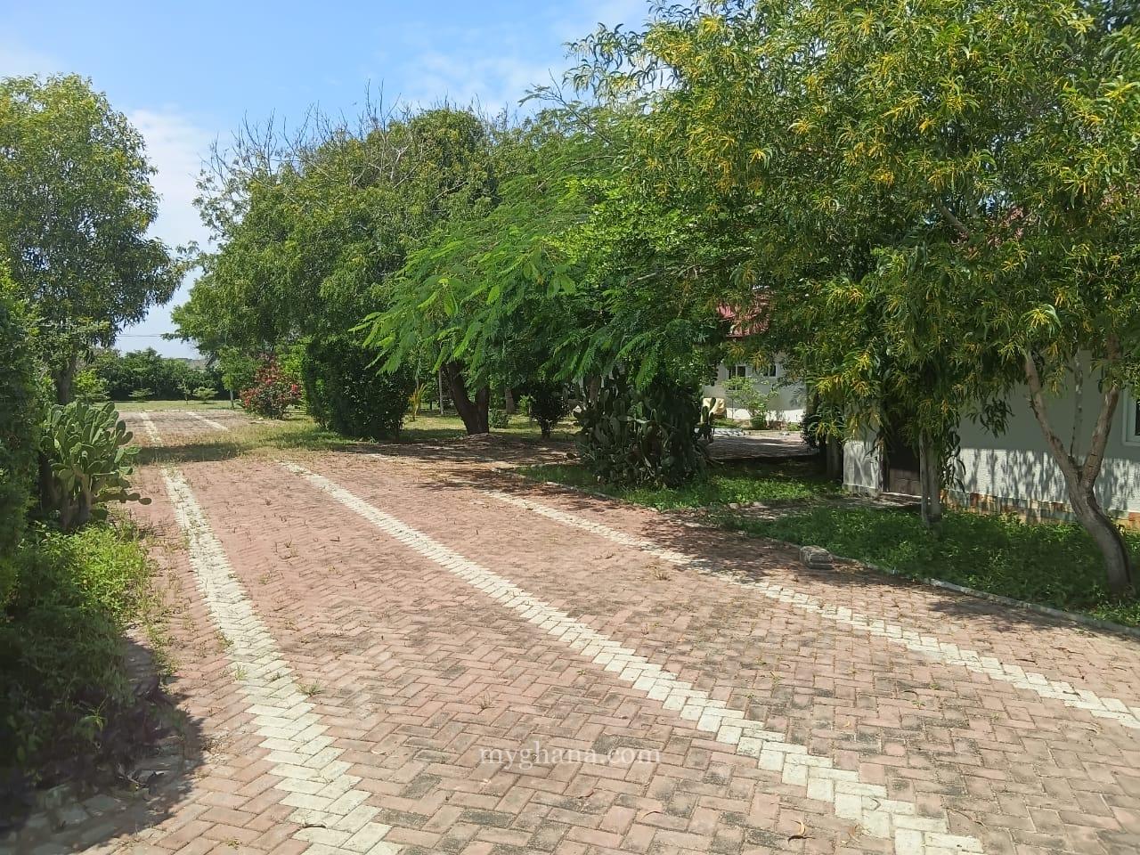 6 bedroom furnished house with large garden and trees to let at New Ningo