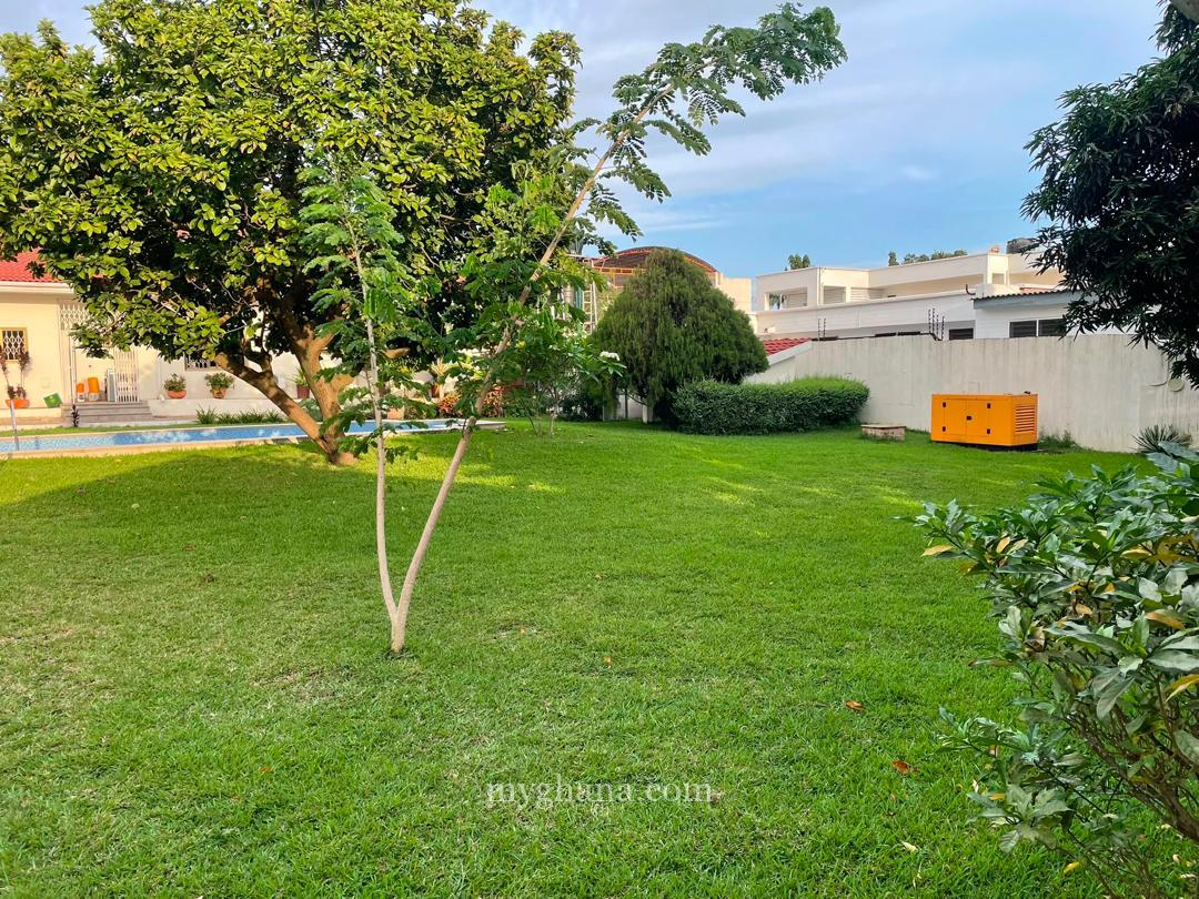 Three bedroom house with a pool and garden to let at East Legon, Accra
