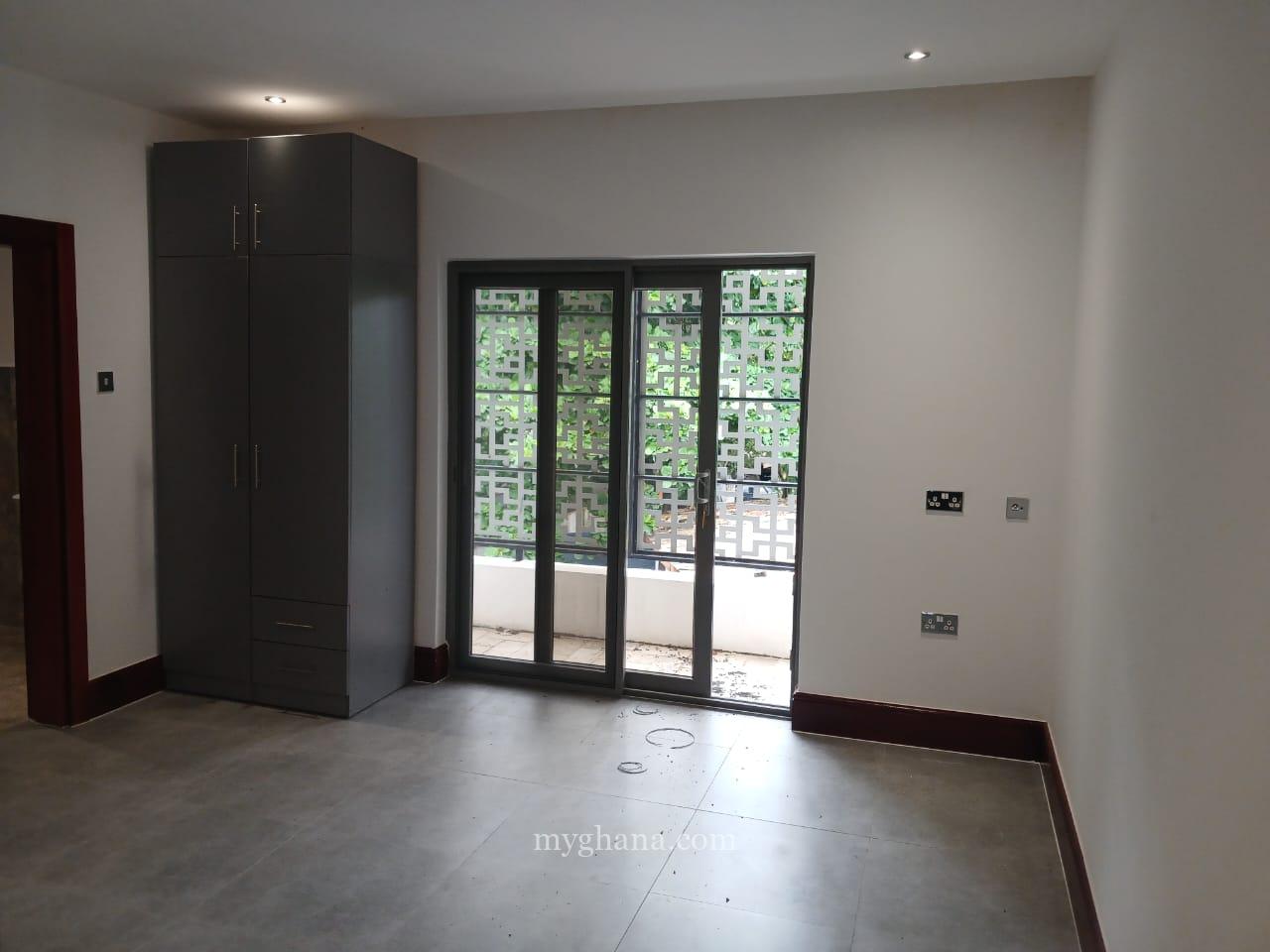 4 bed townhouse to let at Cantonments near the Fiesta Residence, Accra