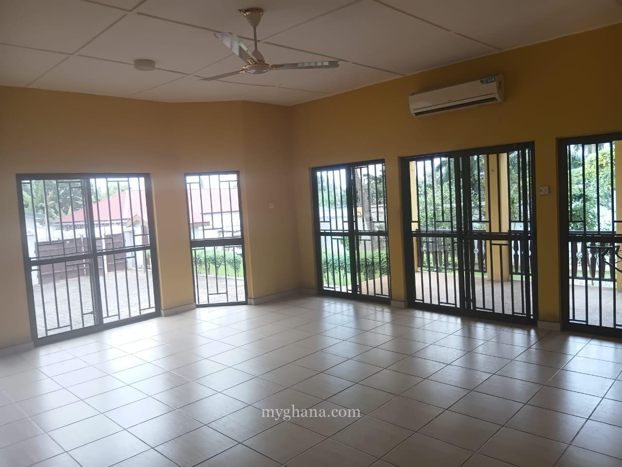 3 bedroom house with large garden and trees to let at Dzorwulu near bedmate