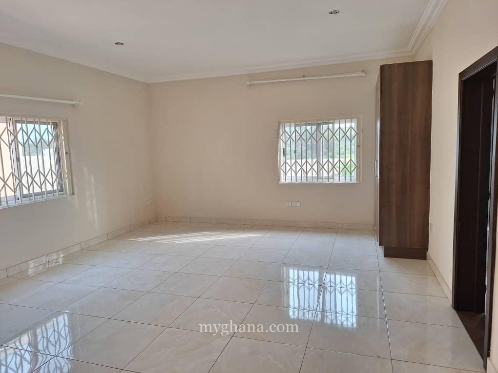 5 bedroom townhouse to let at Cantonments near GIS, Accra