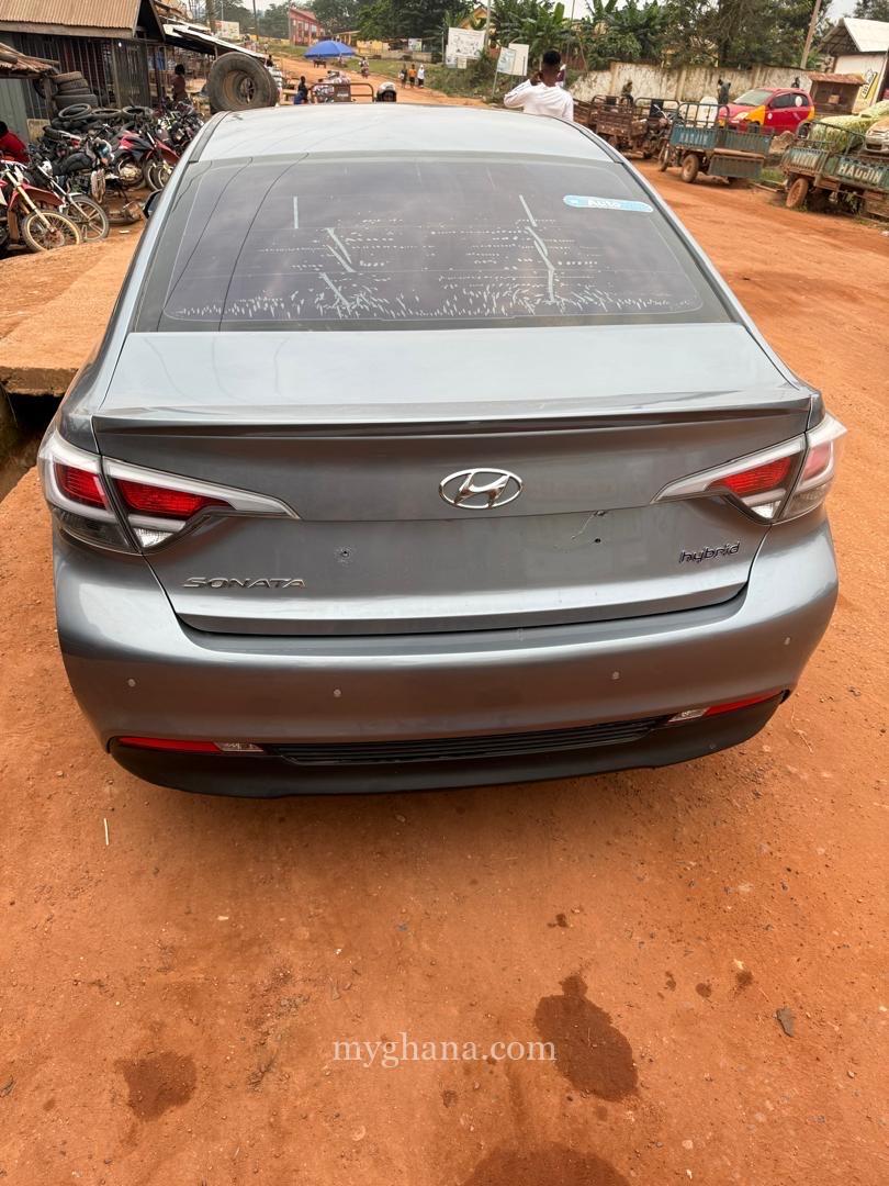 2016 Hyundai LF Sonata Hybrid S/KEY