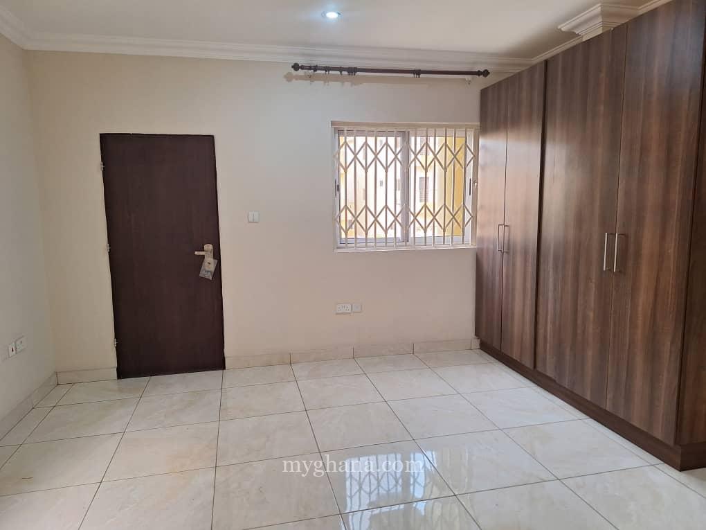 5 bedroom townhouse to let at Cantonments near GIS, Accra