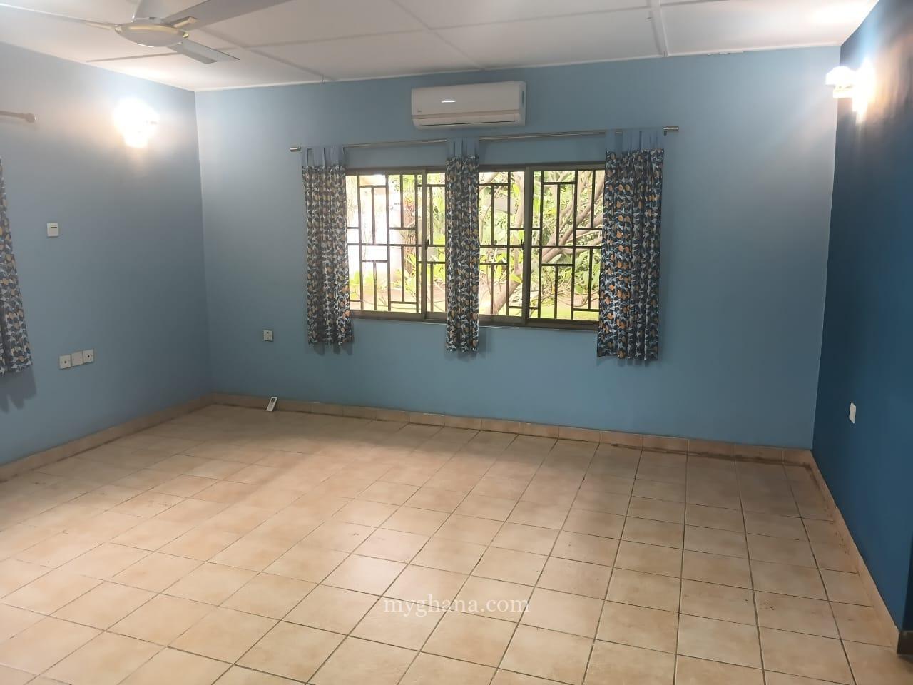 3 bedroom house with large garden and trees to let at Dzorwulu near bedmate
