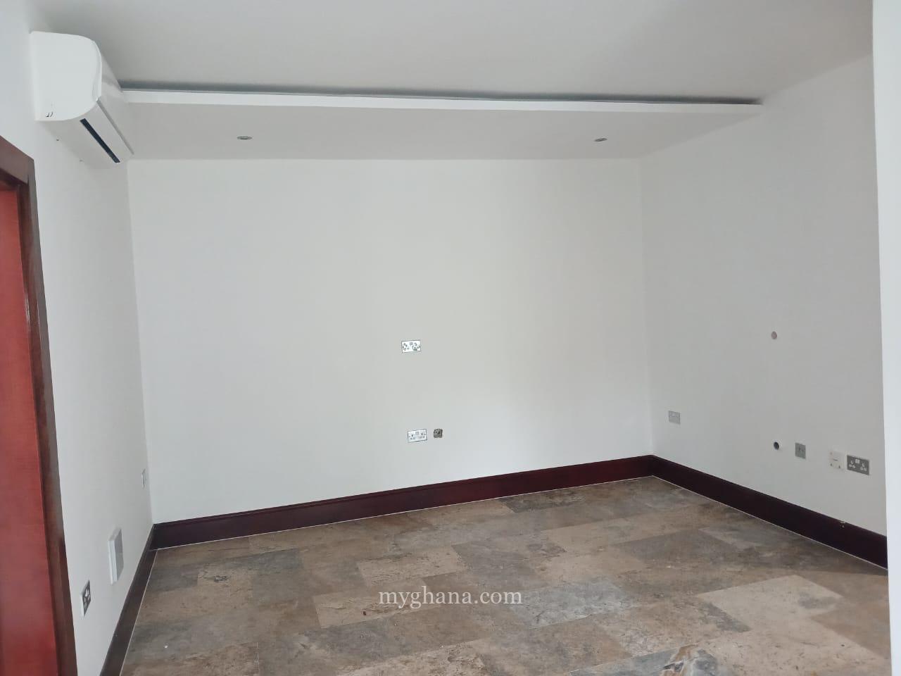 4 bed townhouse to let at Cantonments near the Fiesta Residence, Accra