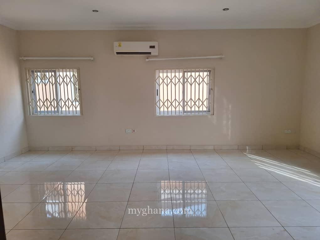 5 bedroom townhouse to let at Cantonments near GIS, Accra