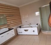 5 bedroom townhouse to let at Cantonments near GIS, Accra