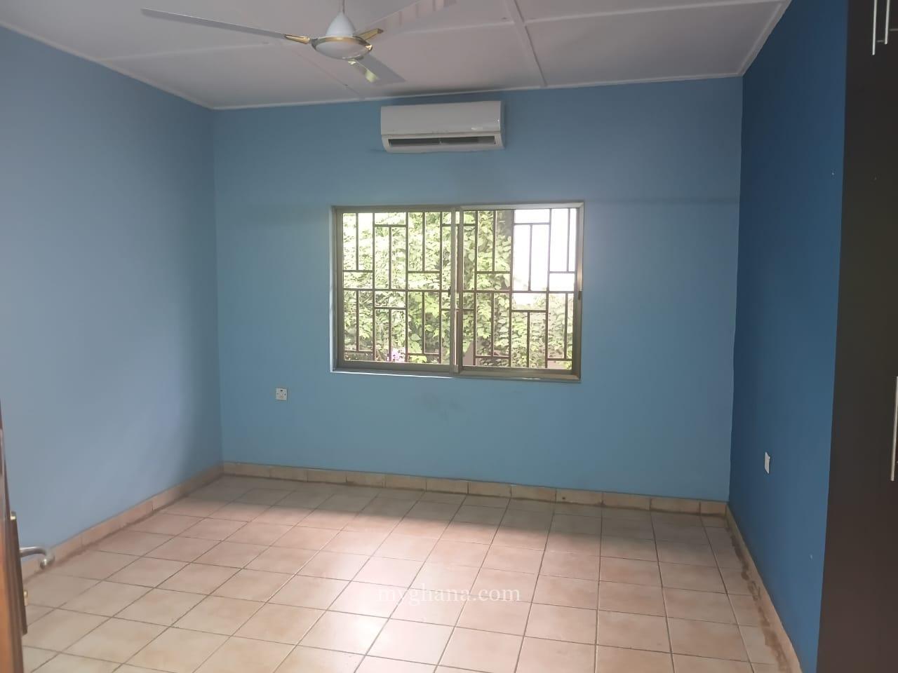 3 bedroom house with large garden and trees to let at Dzorwulu near bedmate