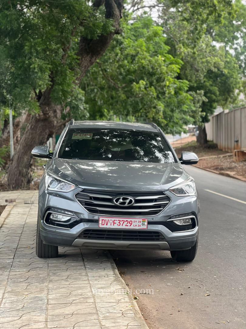 Hyundai SantaFe 2.0D Diesel Automatic SUV – Clean & Well Maintained (2018)