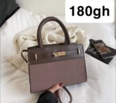 Love a bag you see? You can now preorder it through Bag Mood. ✨ Please note