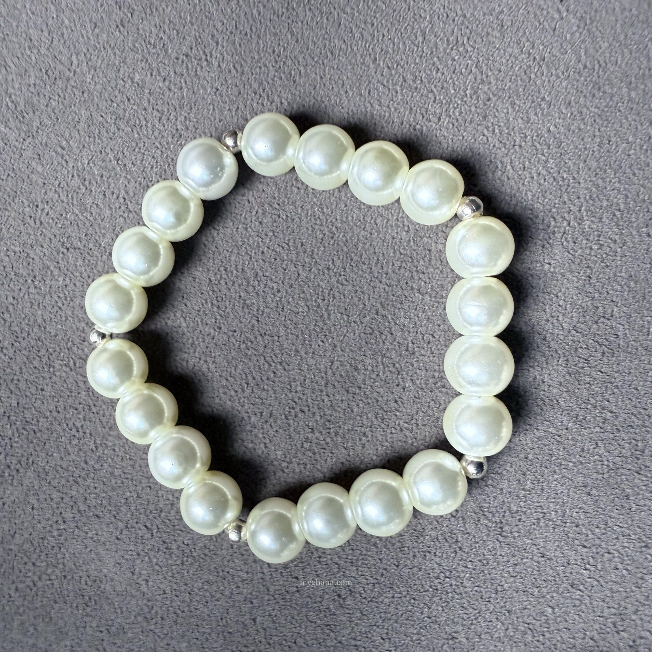 Pearl beaded bracelet