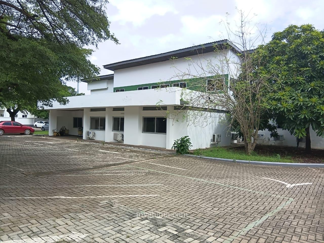 Office space, large parking space to let at Airport Residential Area, Accra