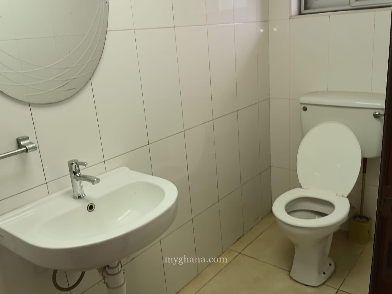 Office space, large parking space to let at Airport Residential Area, Accra