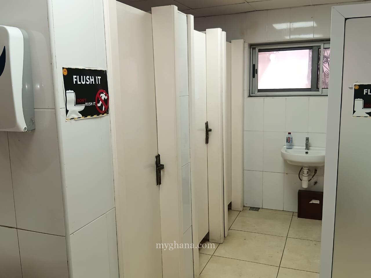 Office space, large parking space to let at Airport Residential Area, Accra