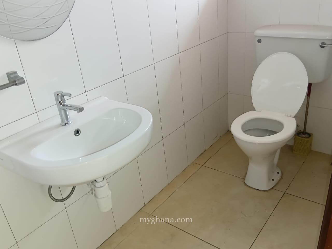 Office space, large parking space to let at Airport Residential Area, Accra