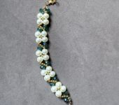 Handmade Pearl and emerald green bracelet