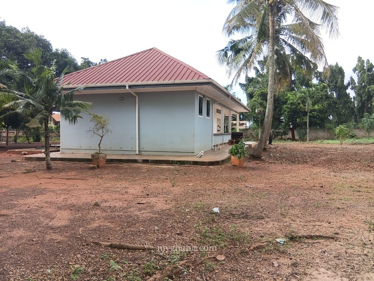 5 bedroom house to let at Kumasi Kwadaso near Christian University College
