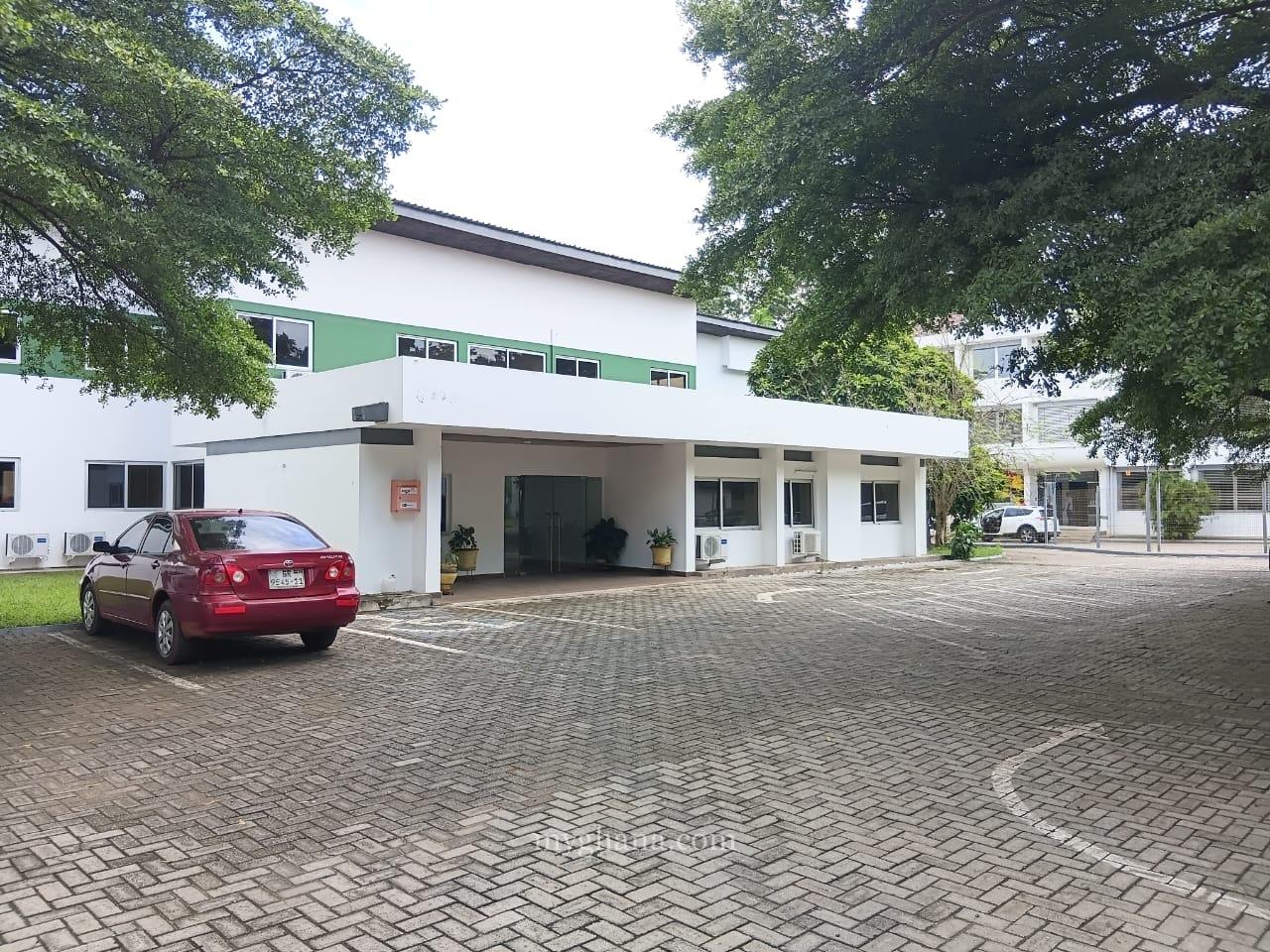Office space, large parking space to let at Airport Residential Area, Accra