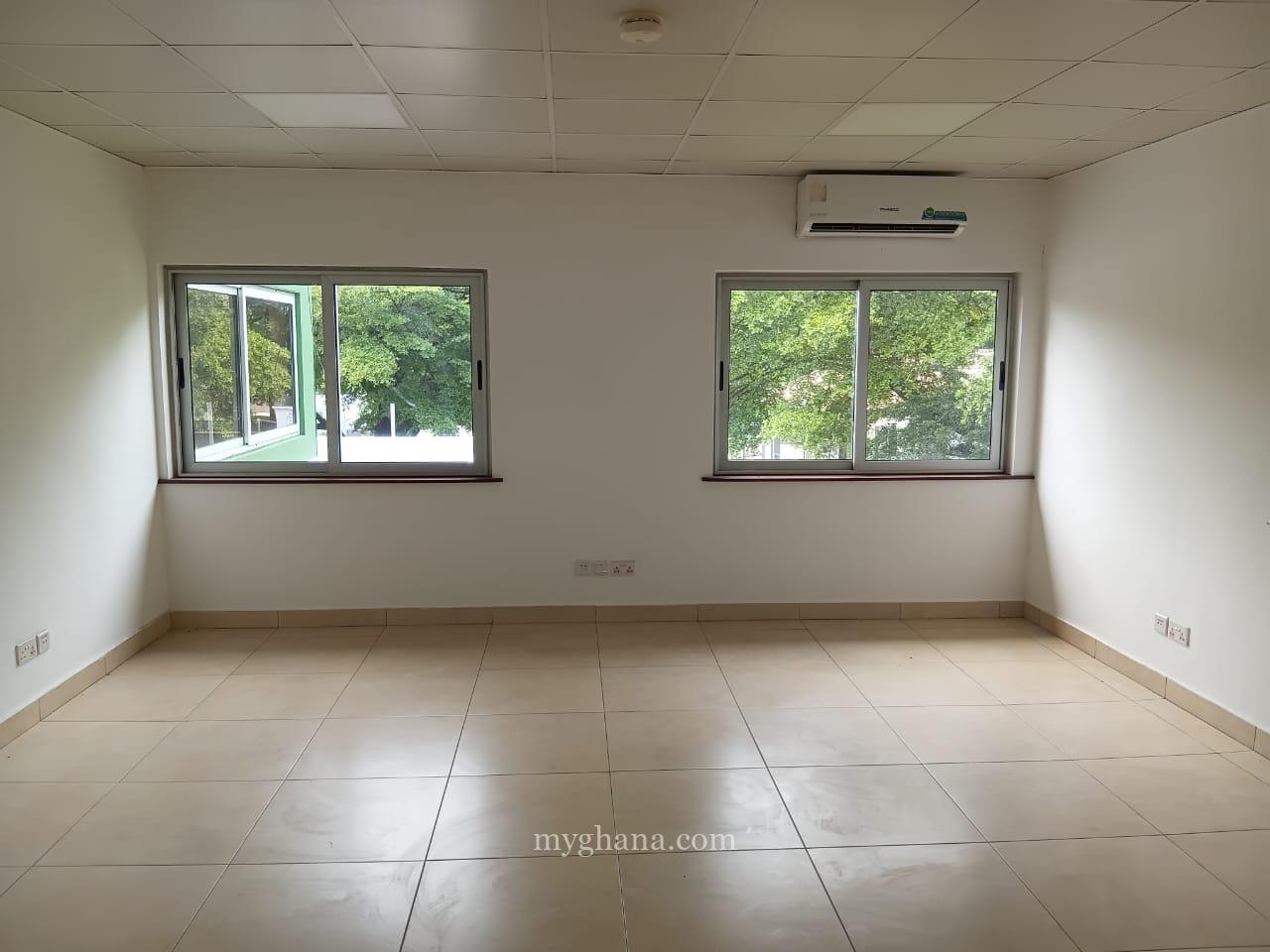 Office space, large parking space to let at Airport Residential Area, Accra