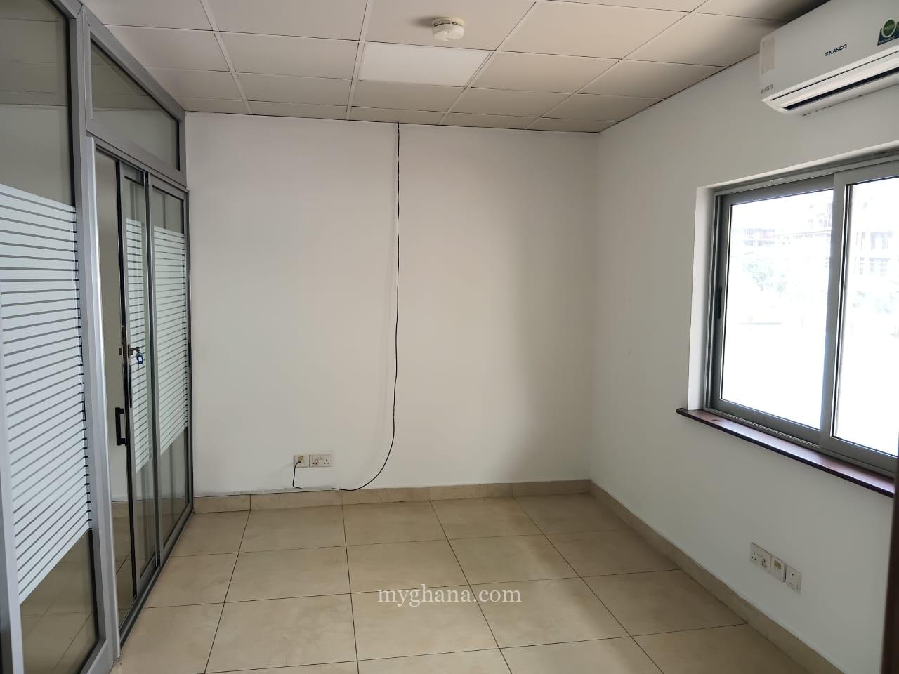 Office space, large parking space to let at Airport Residential Area, Accra