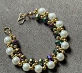 Handmade Emerald green crystal and pearl beaded bracelet